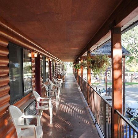 Austin'S Chuckwagon Motel Torrey Exterior photo